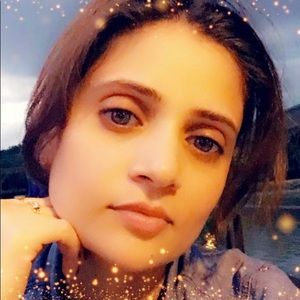 Meet your Posher, Ayesha